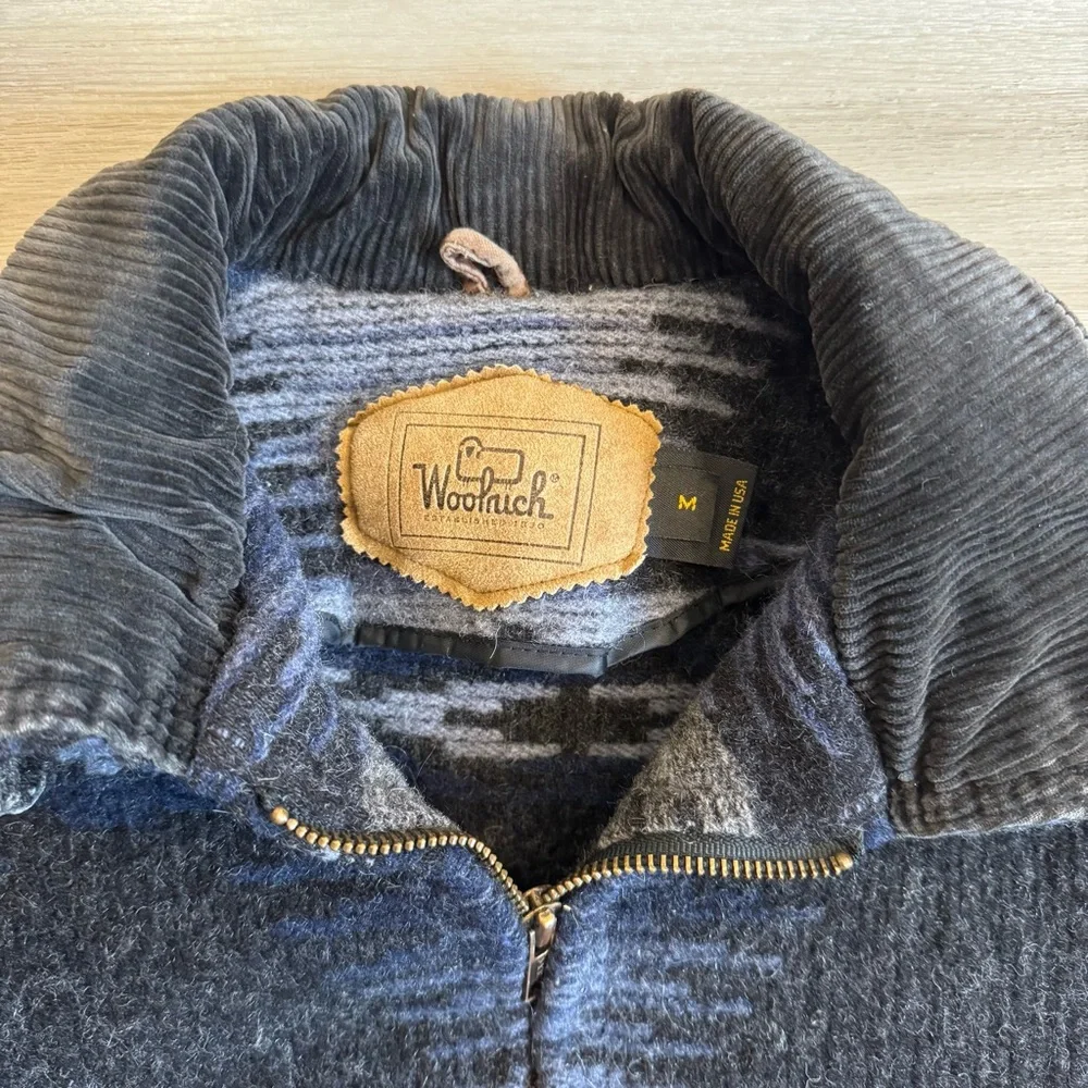 Vintage Woolrich Navajo-style full-zip jacket in an Aztec/southwestern pattern - Picture 3 of 10